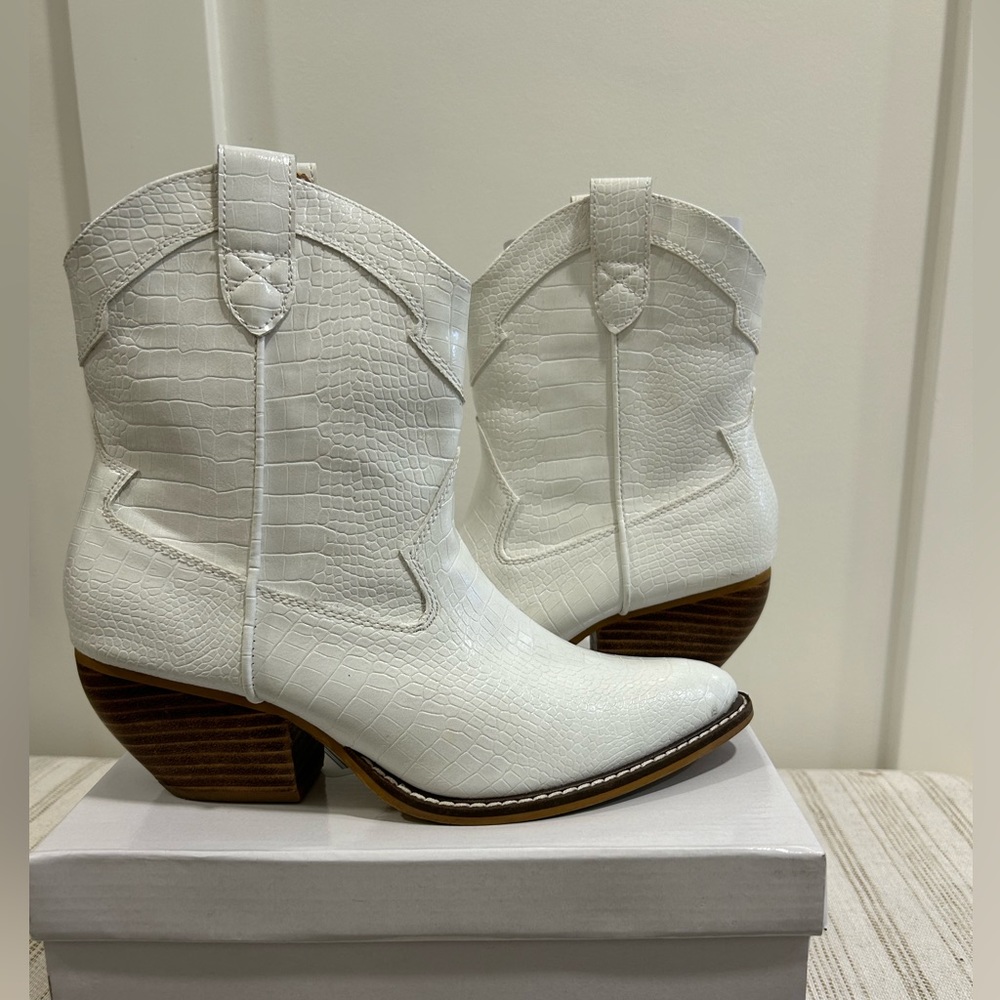 White leather cowgirl boots